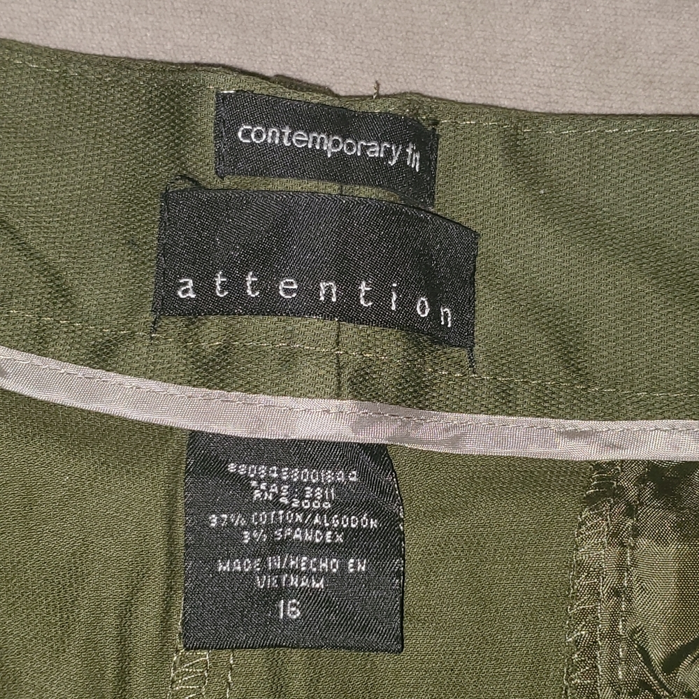 Shorts - Picture 2 of 4